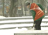 Снегопад осложнил обстановку на дорогах Москвы