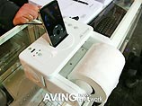 Производители аксессуаров для популярного плеера iPod создали держатель для туалетной бумаги, который работает как рабочая станция для музыкального плеера Производители аксессуаров для популярного плеера iPod создали держатель для туалетной бумаги, который работает как рабочая станция для музыкального плеера