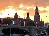 Накануне выборов 2007-2008 новую русскую идею, по сути, умеренный национализм, разрабатывают и в лагере "кремлевских либералов", и в среде так называемых "силовиков" Накануне выборов 2007-2008 новую русскую идею, по сути, умеренный национализм, разрабатывают и в лагере "кремлевских либералов", и в среде так называемых "силовиков"