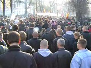 В России в последние годы неуклонно растет число нападений и убийств на почве национальной ненависти. По данным правозащитников, в прошлом году было совершено, по меньшей мере, 31 убийство по мотивам национальной неприязни и уже 20 таких убийств в этом го