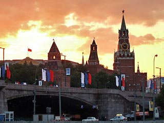 Накануне выборов 2007-2008 новую русскую идею, по сути, умеренный национализм, разрабатывают и в лагере "кремлевских либералов", и в среде так называемых "силовиков"